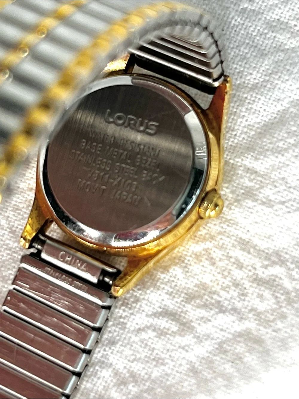 🐭 Vintage Lorus Disney Mickey Mouse Women’s Watch | Gold & Silver Stretch Band✨